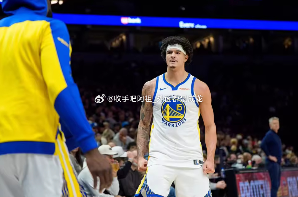 勇士桑托斯谈及自己在球队健康状况影响下的角色转变时候说到:“我最大的优点是，只要