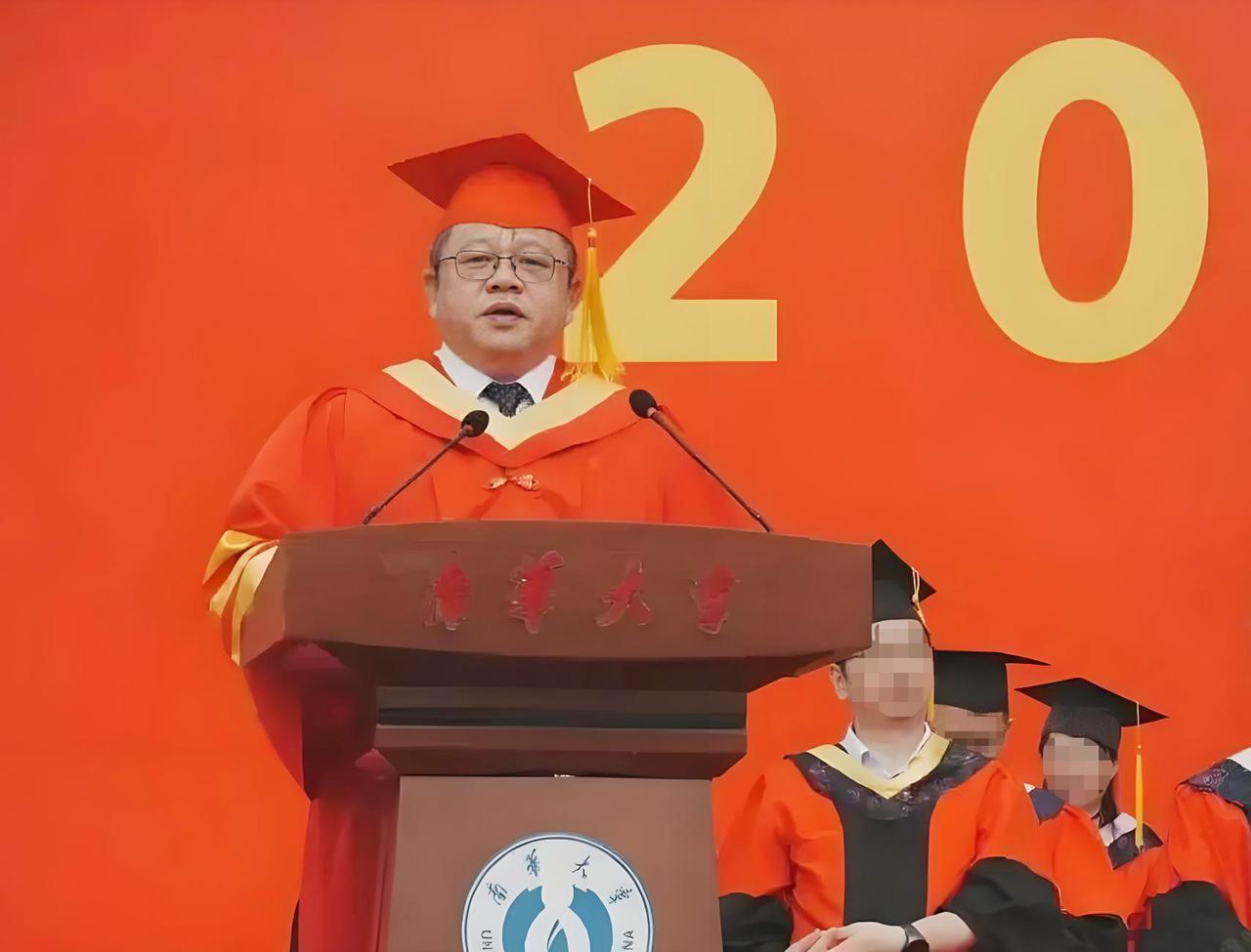 湖南衡阳市南华大学的夏校是我们安化县人，也是我们安化县一中的校友。我以前在安化县