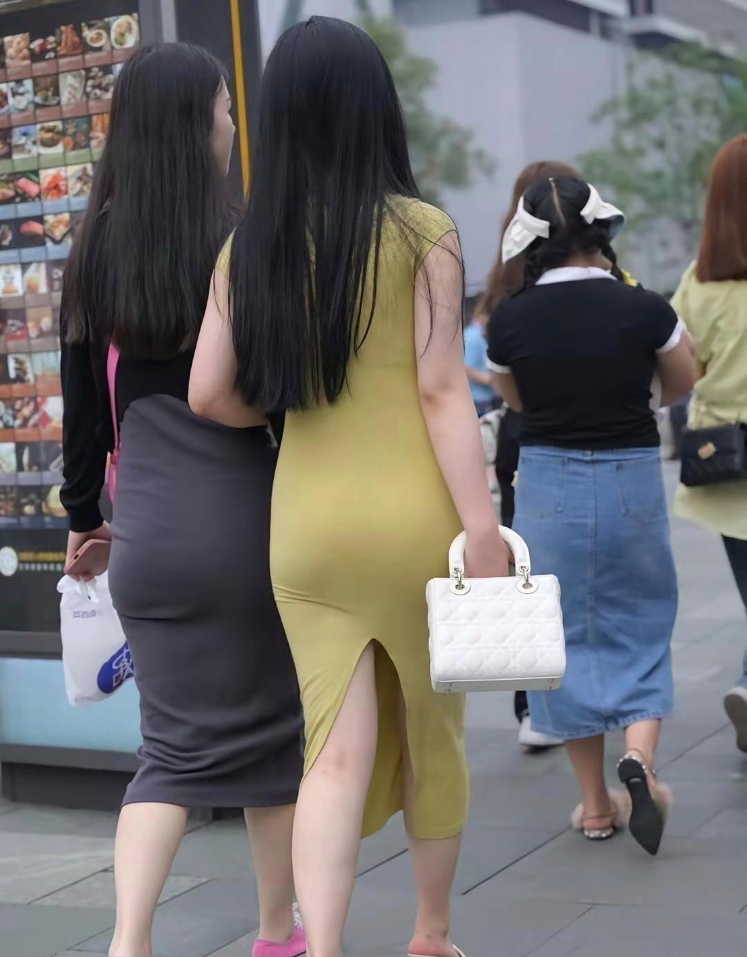 你们说到底是半身裙好看还是连体好看