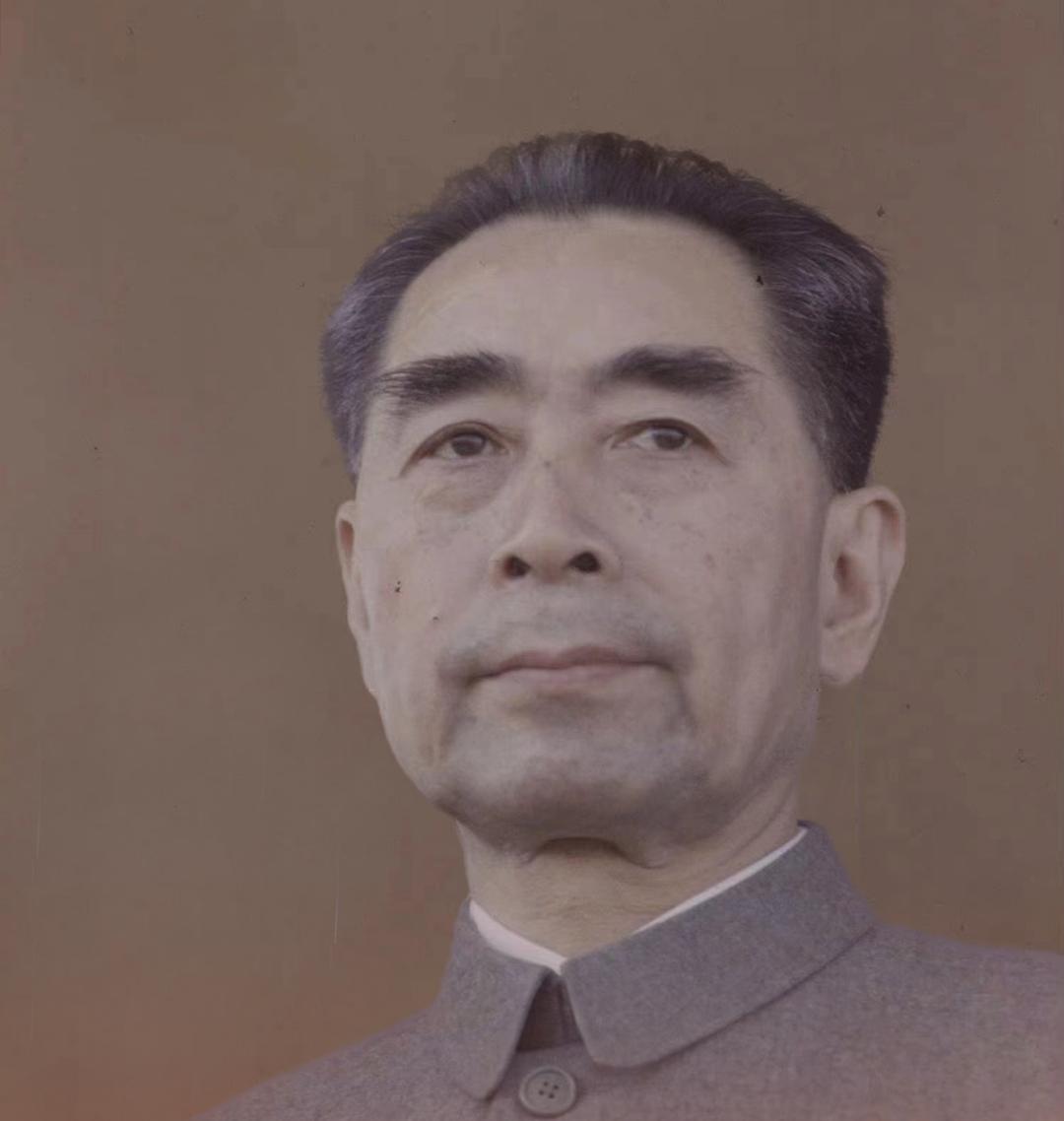 周恩来总理是真正意义上全民敬仰、深受几代人怀念的伟人，无论长辈还是青年，提到周总