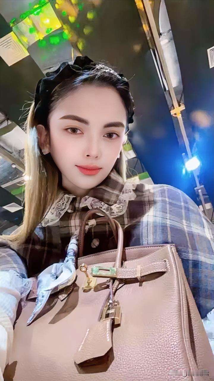 冬日生活打卡季把精致揉进日常，在闪烁的光影里，做独属于自己的主角🌟