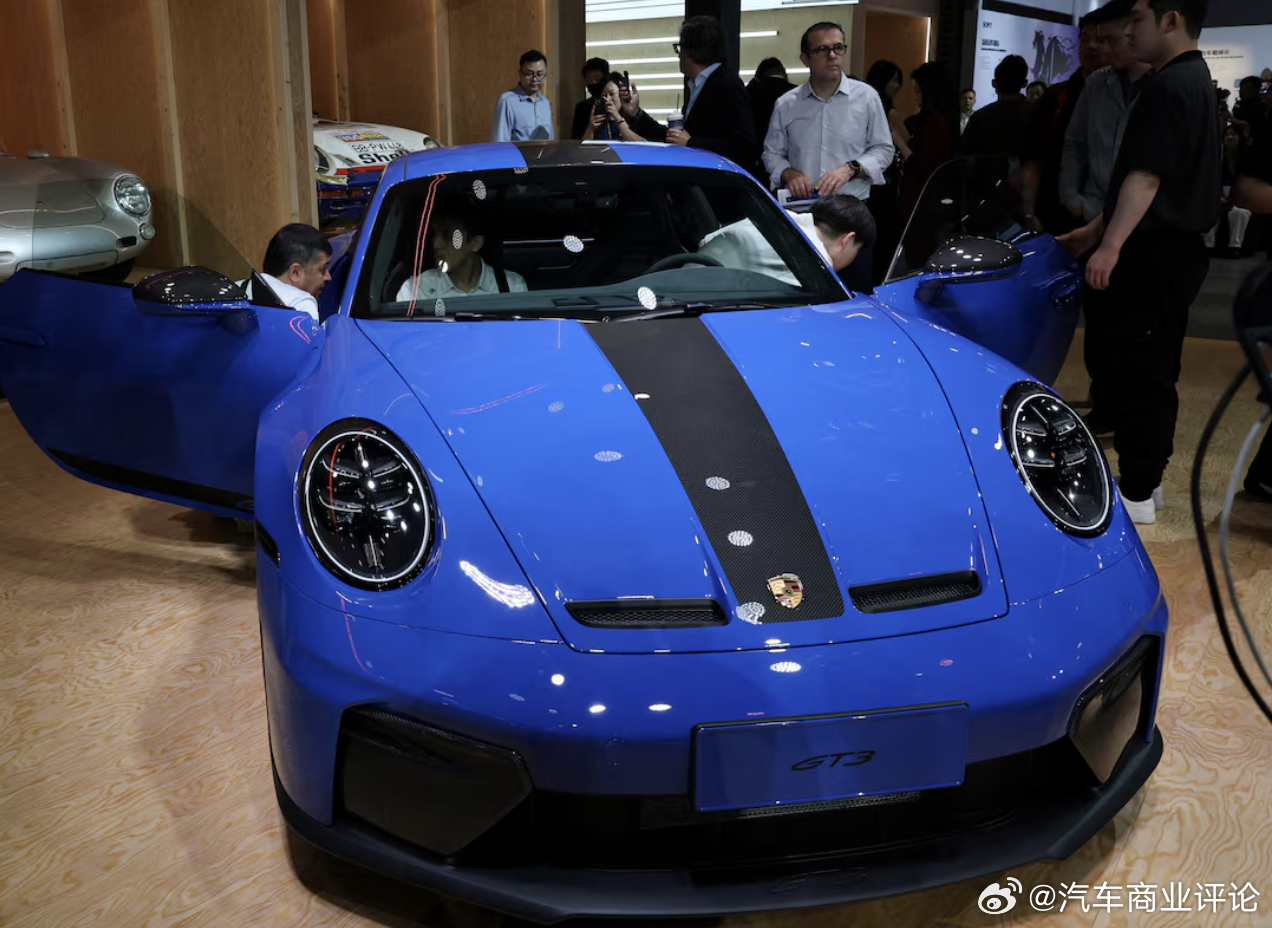 保时捷计划通过削减成本和采用内燃机来重振速度3月10日路透社消息，保时捷新任首席