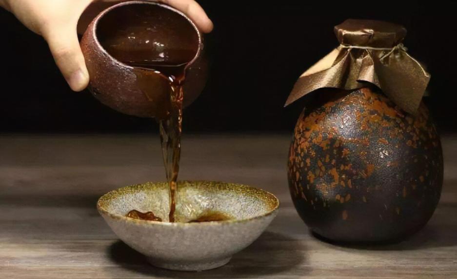 屠苏酒作为一种驱邪避秽的药酒，宋人在除夕夜时会饮屠苏酒，这也成为宋人一年一度的节