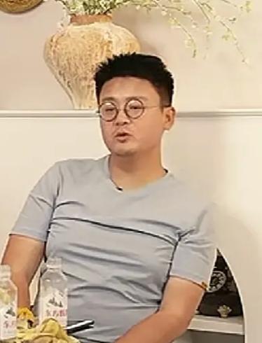 马翔宇真的是无辜躺枪的，因为参加甄选的直播，就被小董的黑粉攻击了，太冤了！不过马