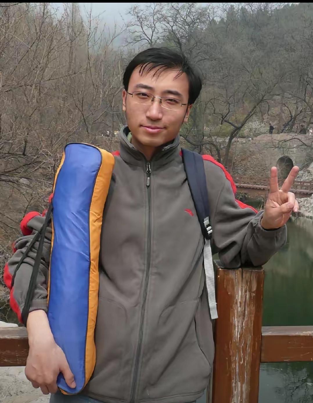 清华北大双料学霸放着高薪外企不进，偏跑去中学拿4000月薪当老师？这事儿说出来谁