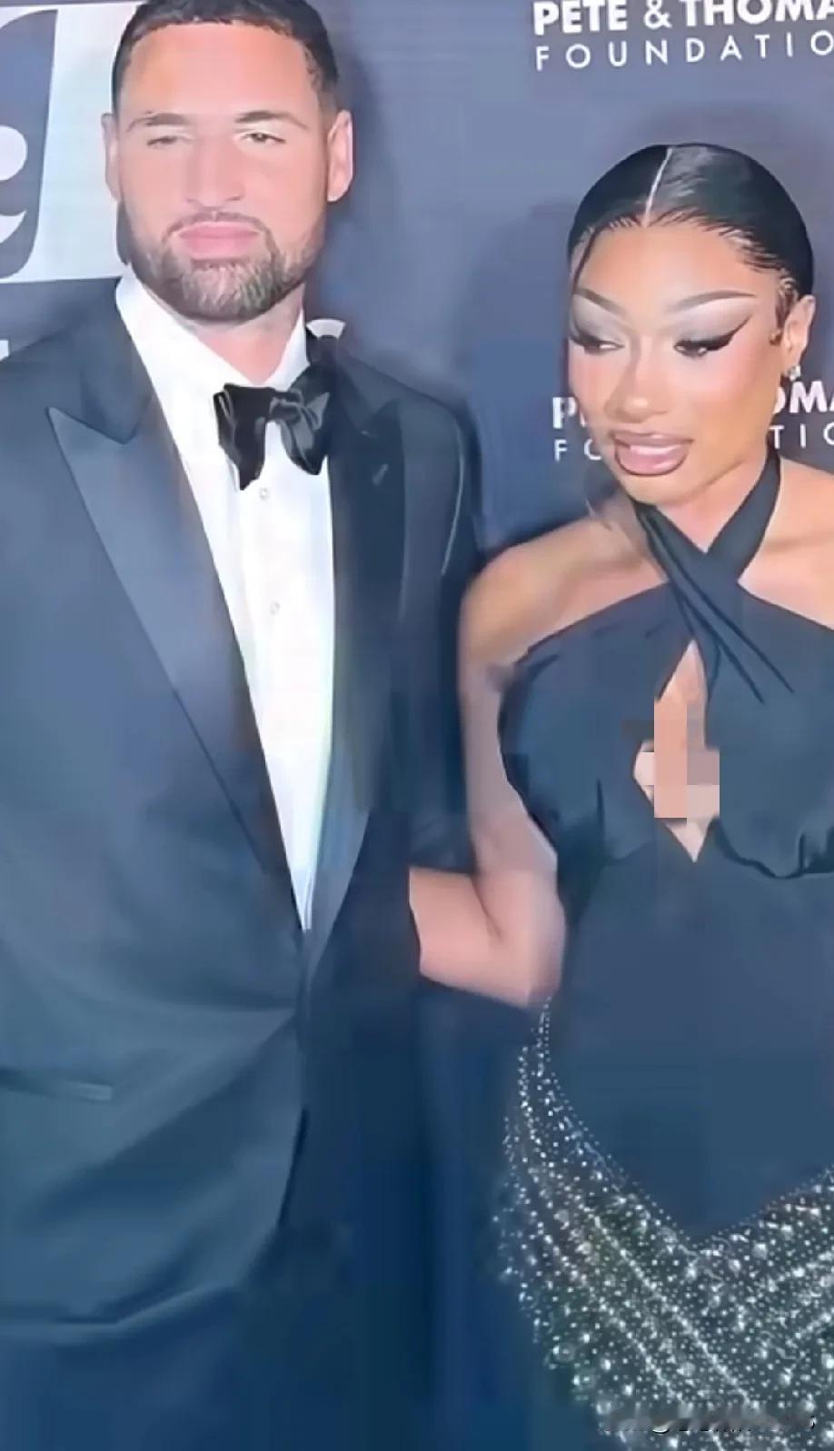 感觉克莱单身久了，他的选择挺让人意想不到的。克莱啥也不缺呀，也许审美这东西国内外