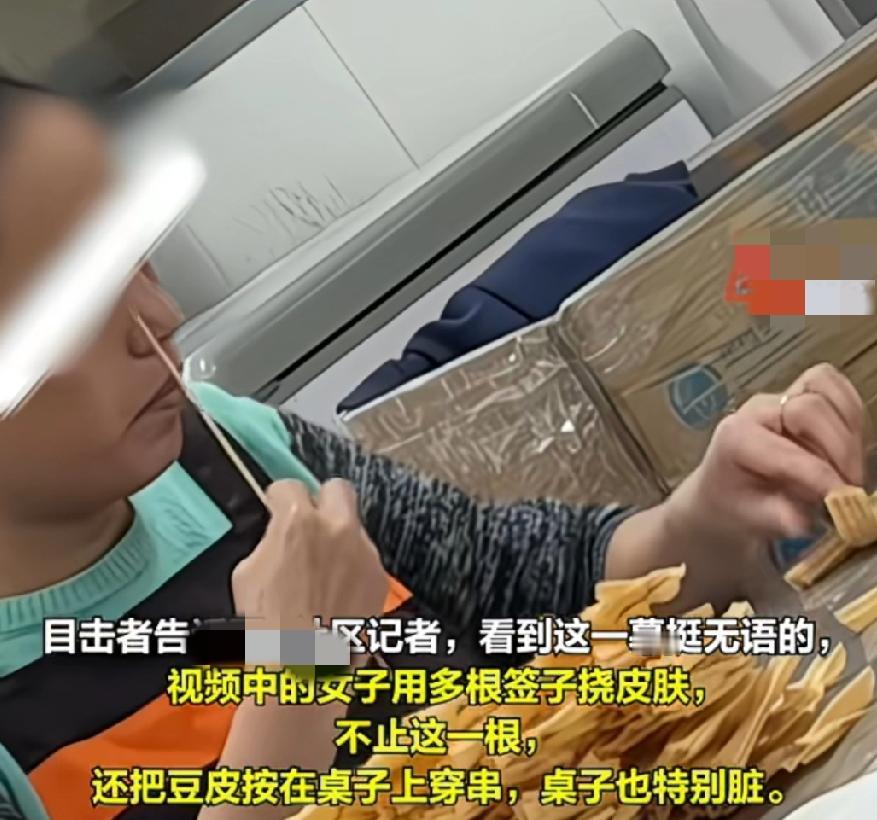 爱吃烧烤的人千万不要看这张图片，否则我怕你以后再也不想出去吃烧烤了。

在饭店等