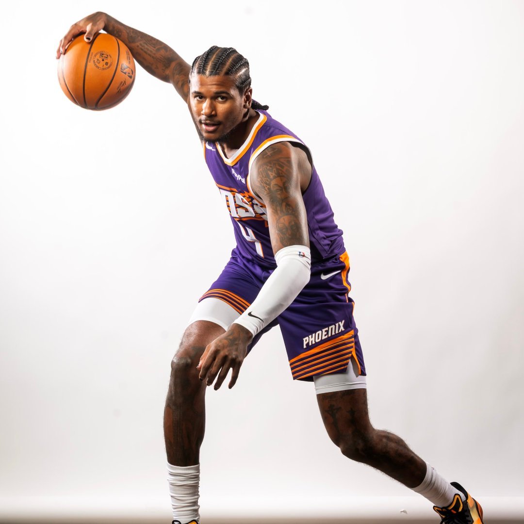 明天的NBA杯赛第一场，对阵爵士的比赛，格林和狄龙依旧无法出场。再加上主教练不爱