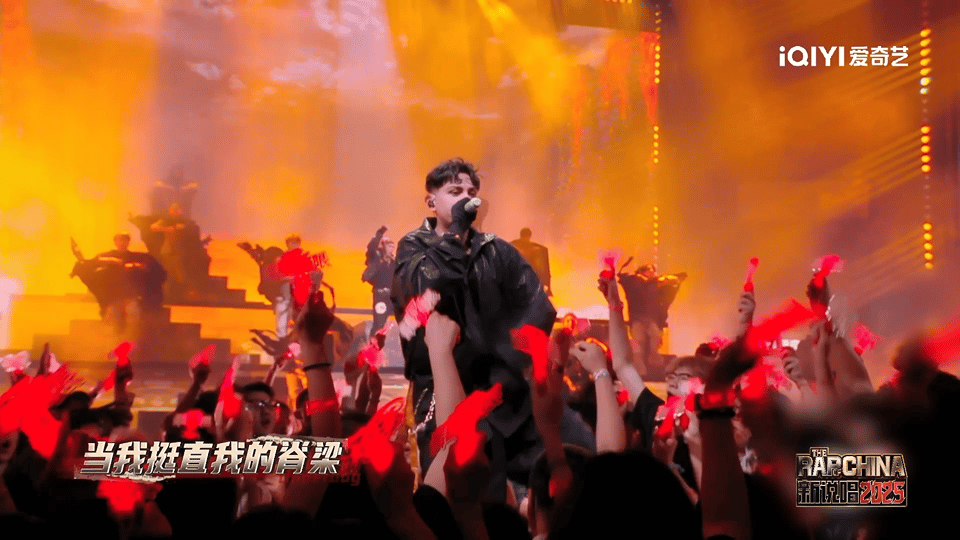艾热SHarK 千疮百孔新说唱2025 SHarK的表演直接让人感到惊讶，艾热的
