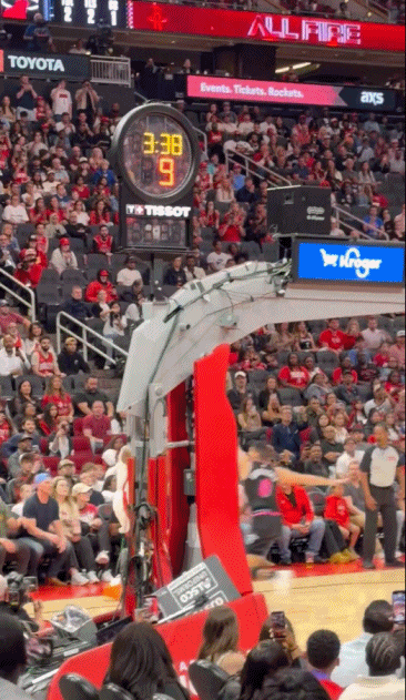 恭喜老杜，在今日VS热火的比赛中，杜兰特底角接谢泼德传球命中一记三分，凭借这球，