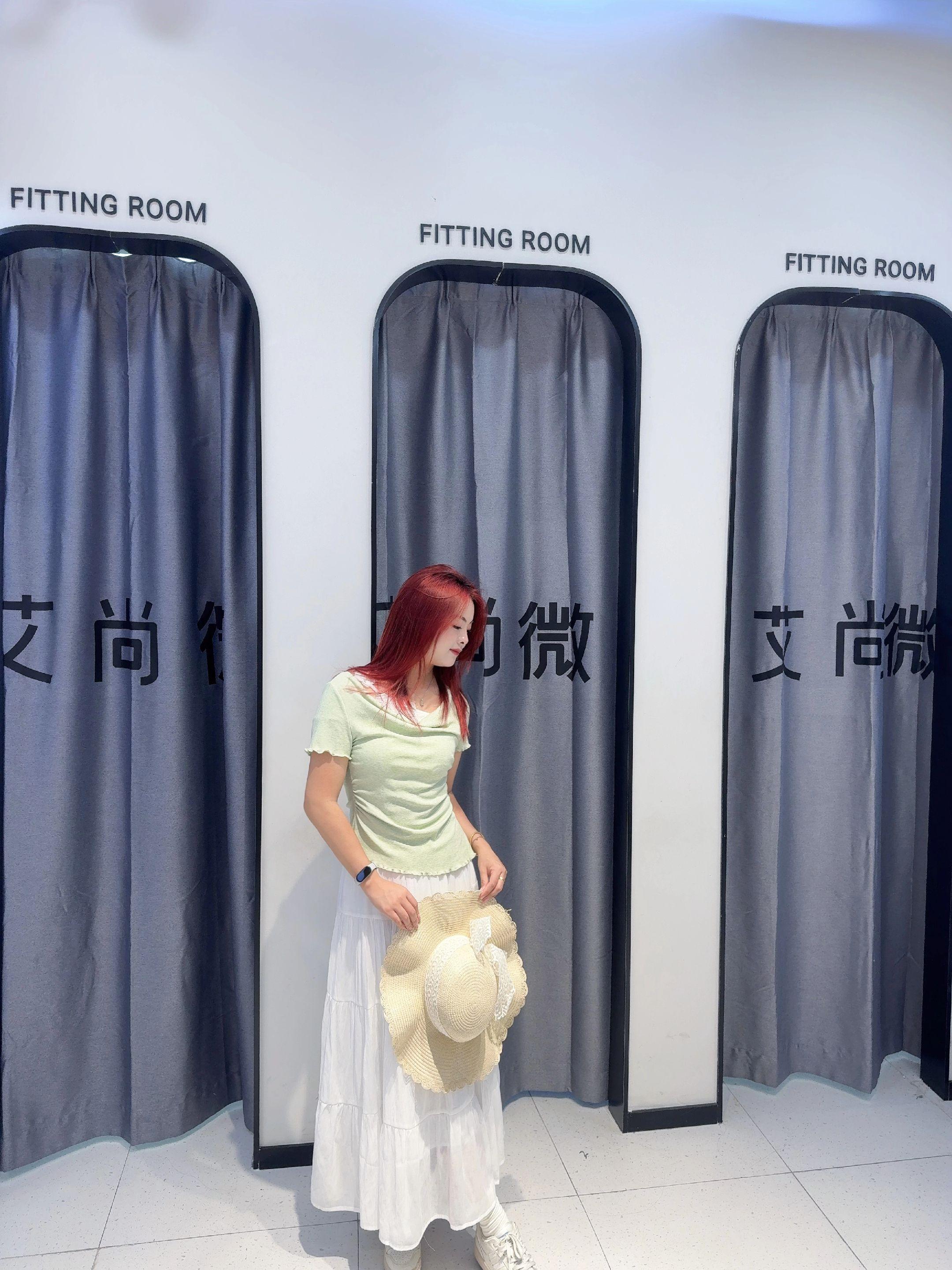 上虞万达广场艾尚微女装👚。今日份~L00k  你的喜欢胜过所有道理