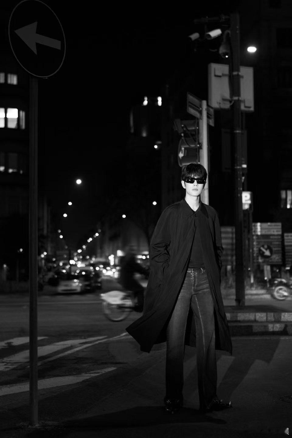 肖战经典为底肖战夜幕大片肖战经典为底，太帅了吧， 