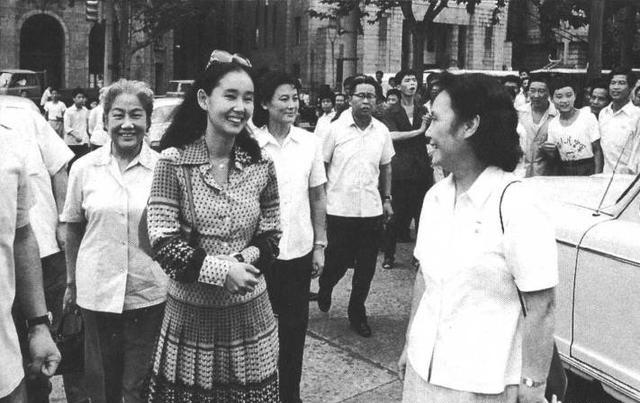 1977年，张瑞芳和白杨接待日本演员中野良子。
上世纪70年代末，中国电影界迎来