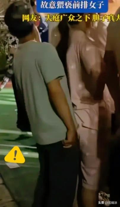 看看，这人的胆子是真够肥的，
光天化日之下，居然有人敢在昆明台球厅、沈阳剧场这种
