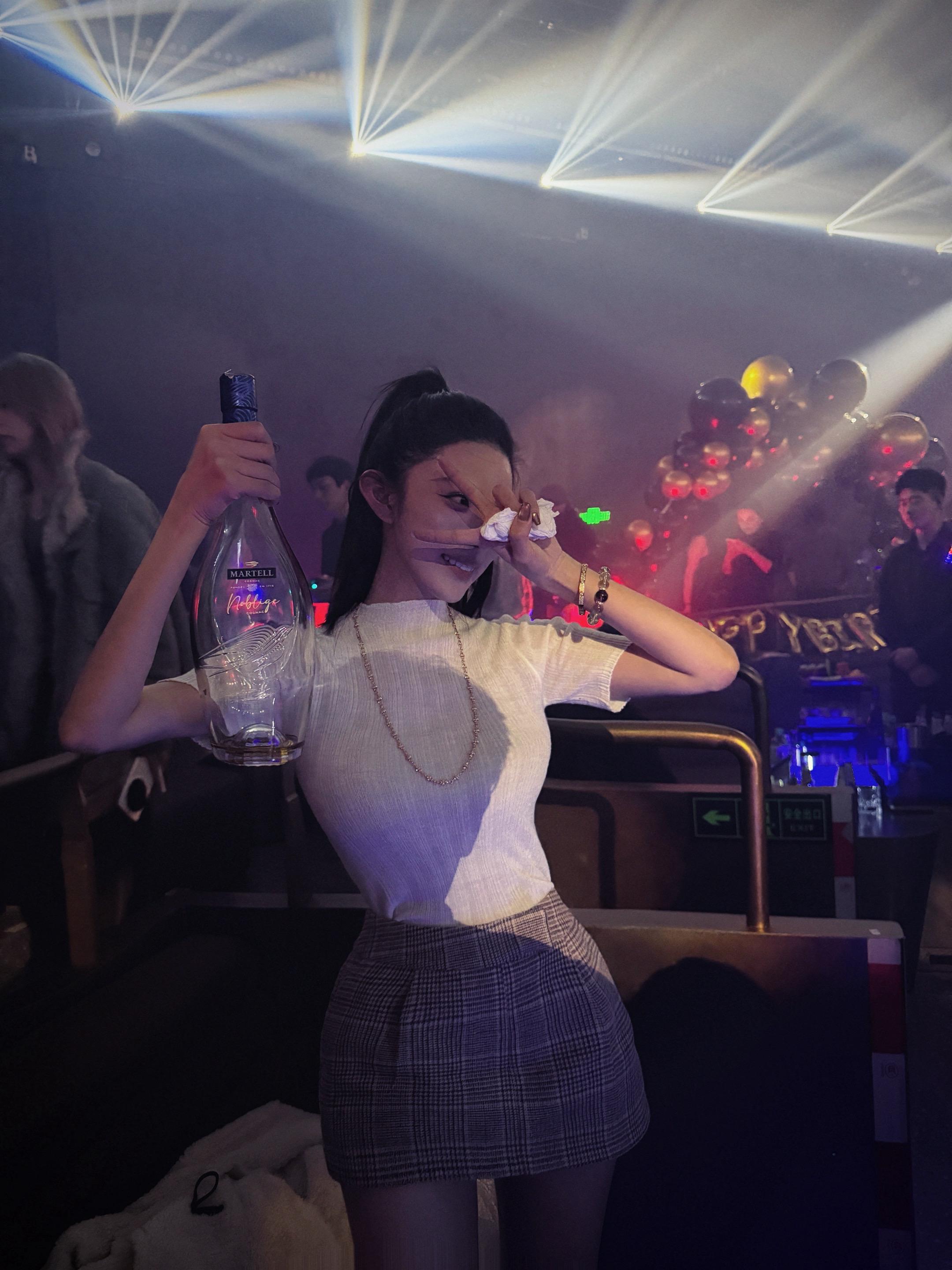 有时觉得很委屈 但仔细想想自己也不是省油的灯