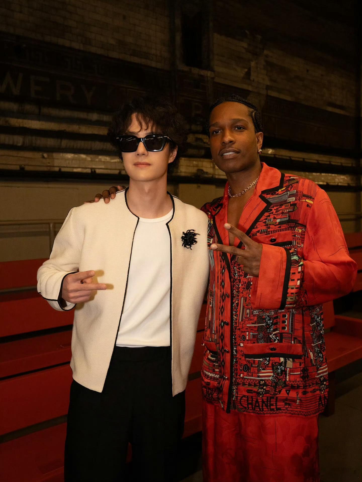 王一博ins晒和偶像合照王一博ins晒与asaprocky合照王一博ins晒和偶