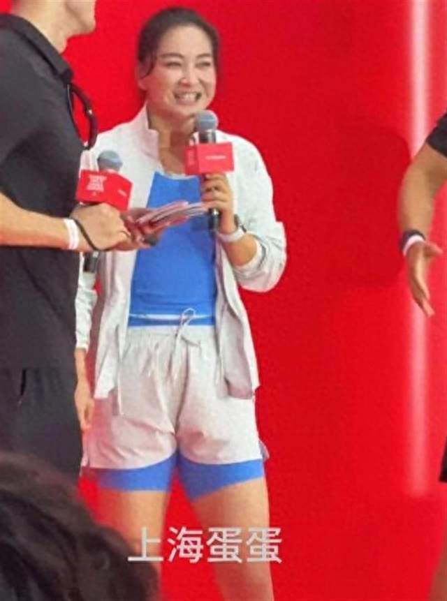 贾玲又胖起来，本人回应：实在维持不住，网友：我们玲儿又回来了
