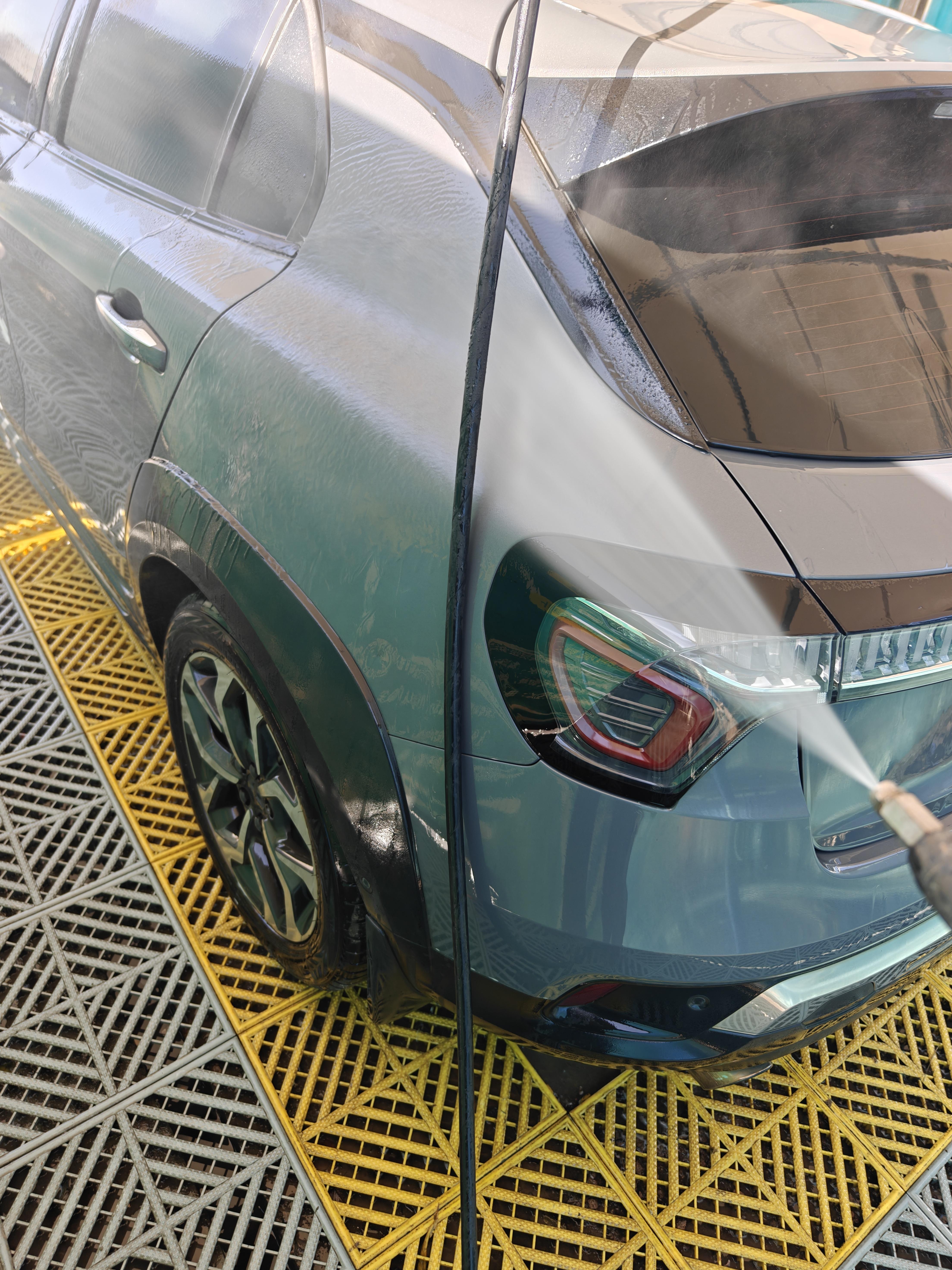 半年以来第一次洗车 