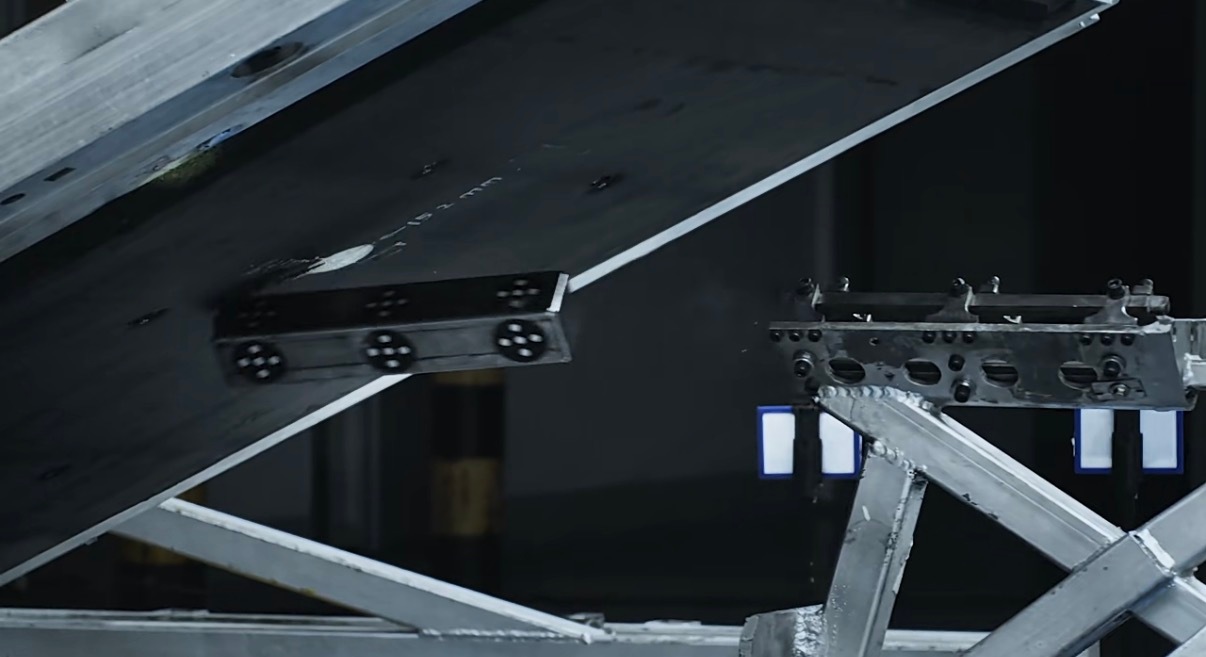 这两天大家都刷到大众的电池碰撞测试了吧，是不是挺刺激的，“砰”得一声巨响，顶多算