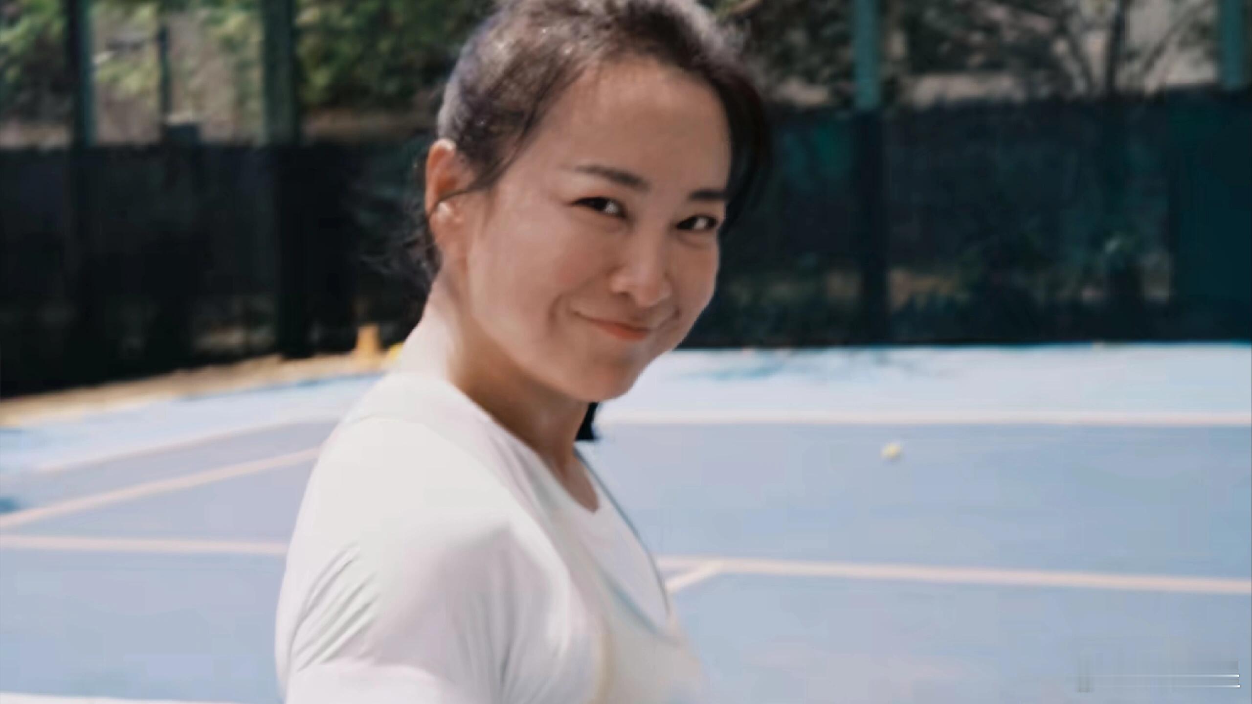 没人告诉我，贾玲逆龄成清纯女大了。。。 ​​​