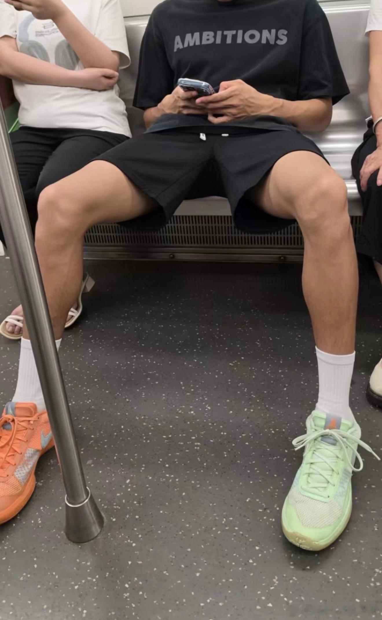 盯一路 