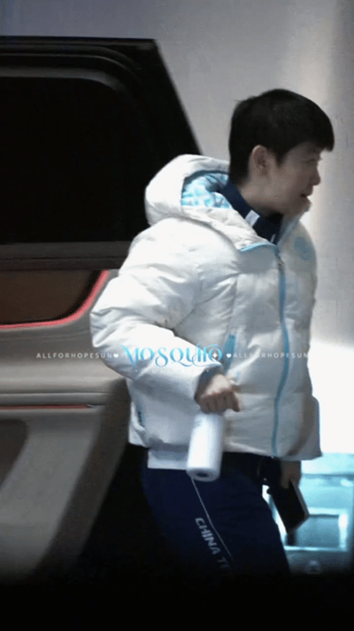 3.15日，孙颖莎王楚钦前后脚到达酒店，重庆冠军赛结束了，准备去成都封训。

观