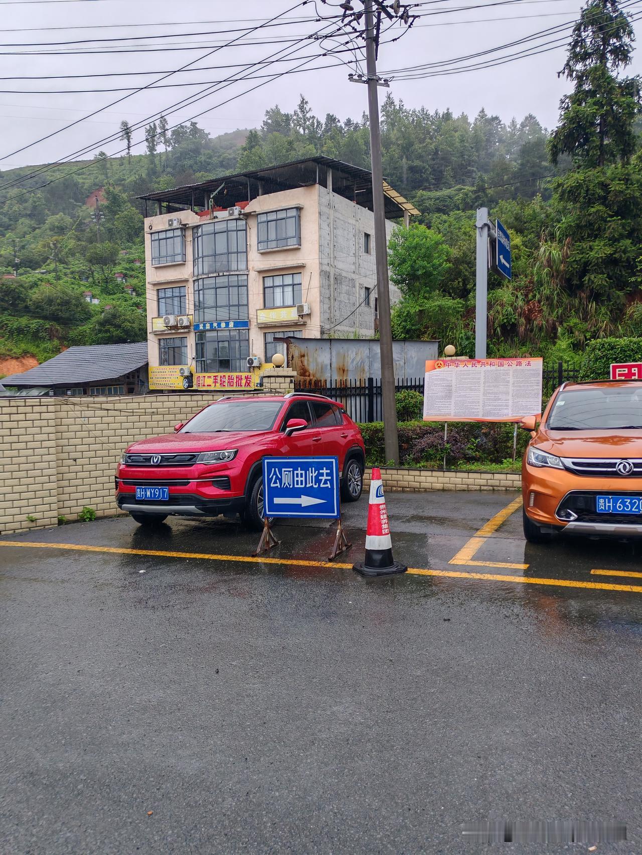 榕江免费露营地
1、停车免费
2、有卫生间，24小时开放
3、有水，水质检测93