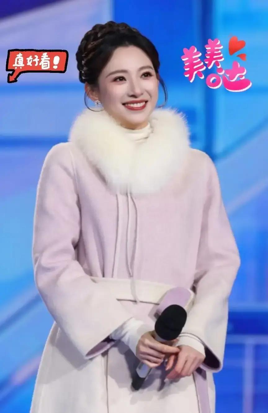 零下10度穿短袖彩排，她一句话救场
 
央视跨年后台，孙颖莎发现女主持礼服单薄，