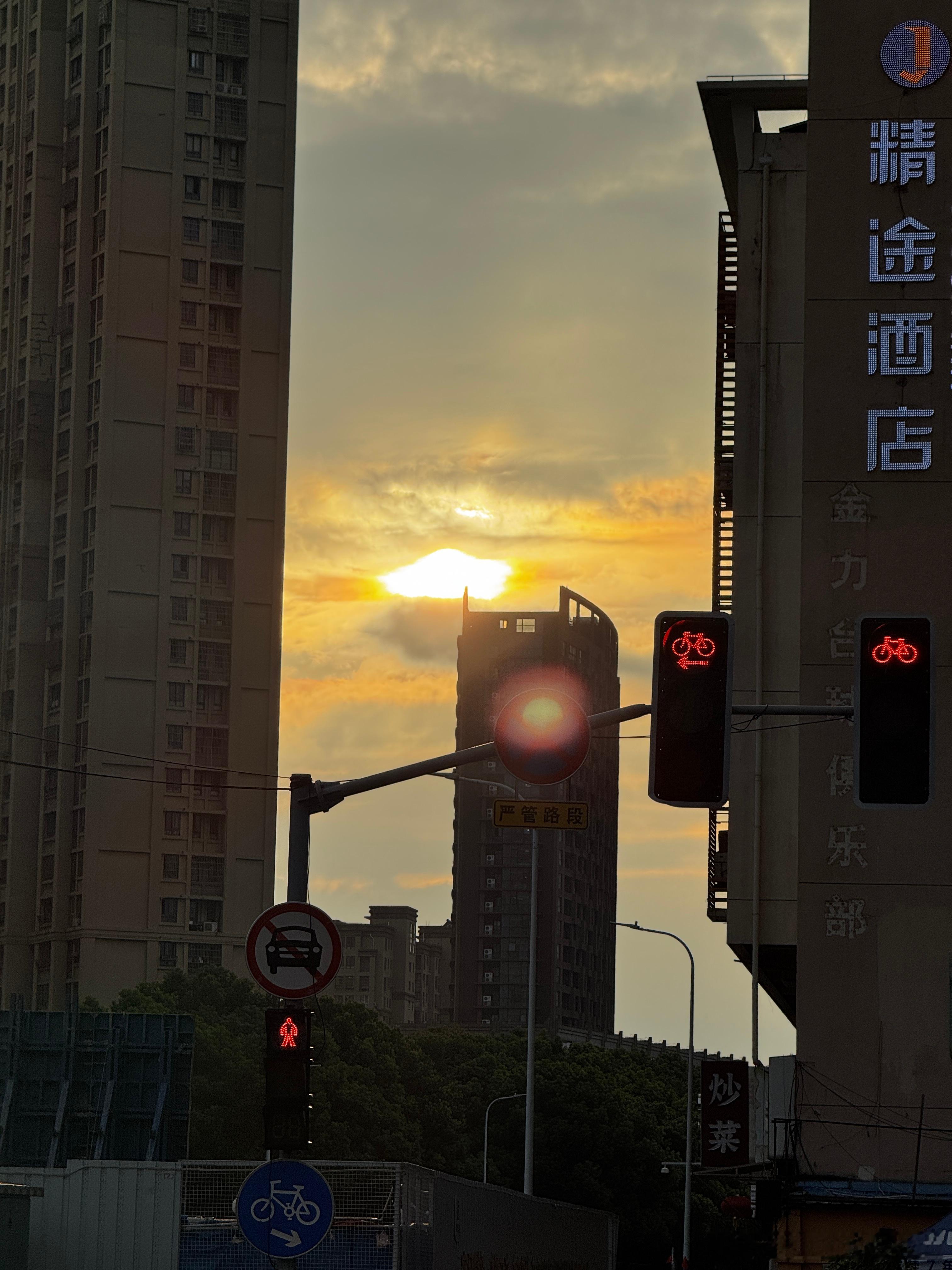 连续下了8天雨，终于看到了太阳！ 常州