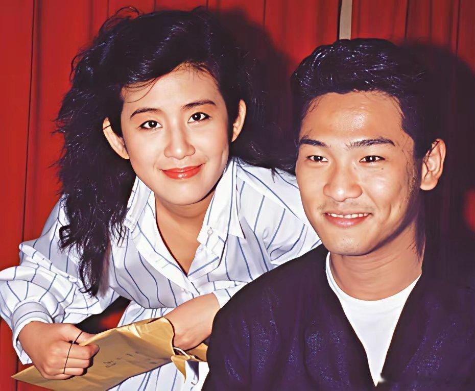 1996年，吴君如为了给男朋友杜德伟一个惊喜，连夜跑回去看他，结果，推门而入，看