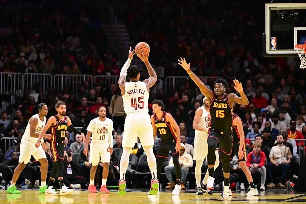太尴尬了！东部第一的骑士100:117不敌老鹰！遭到老鹰双杀！已确定NBA杯小组