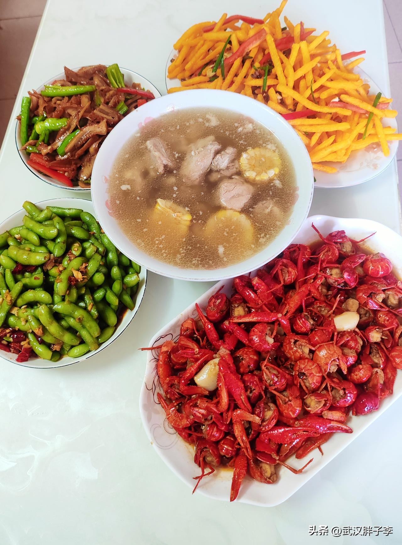 今天花了几百块钱！幸亏昨天发工资了！

今天换了一坛煤气150，说什么更换软管和