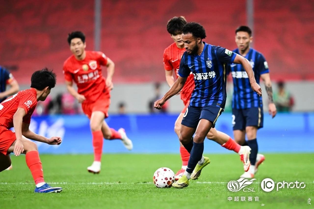 贝维斯将因伤缺席2-3周！！昨晚，三镇官方发布了上一场比赛中受伤下场的贝维斯的伤