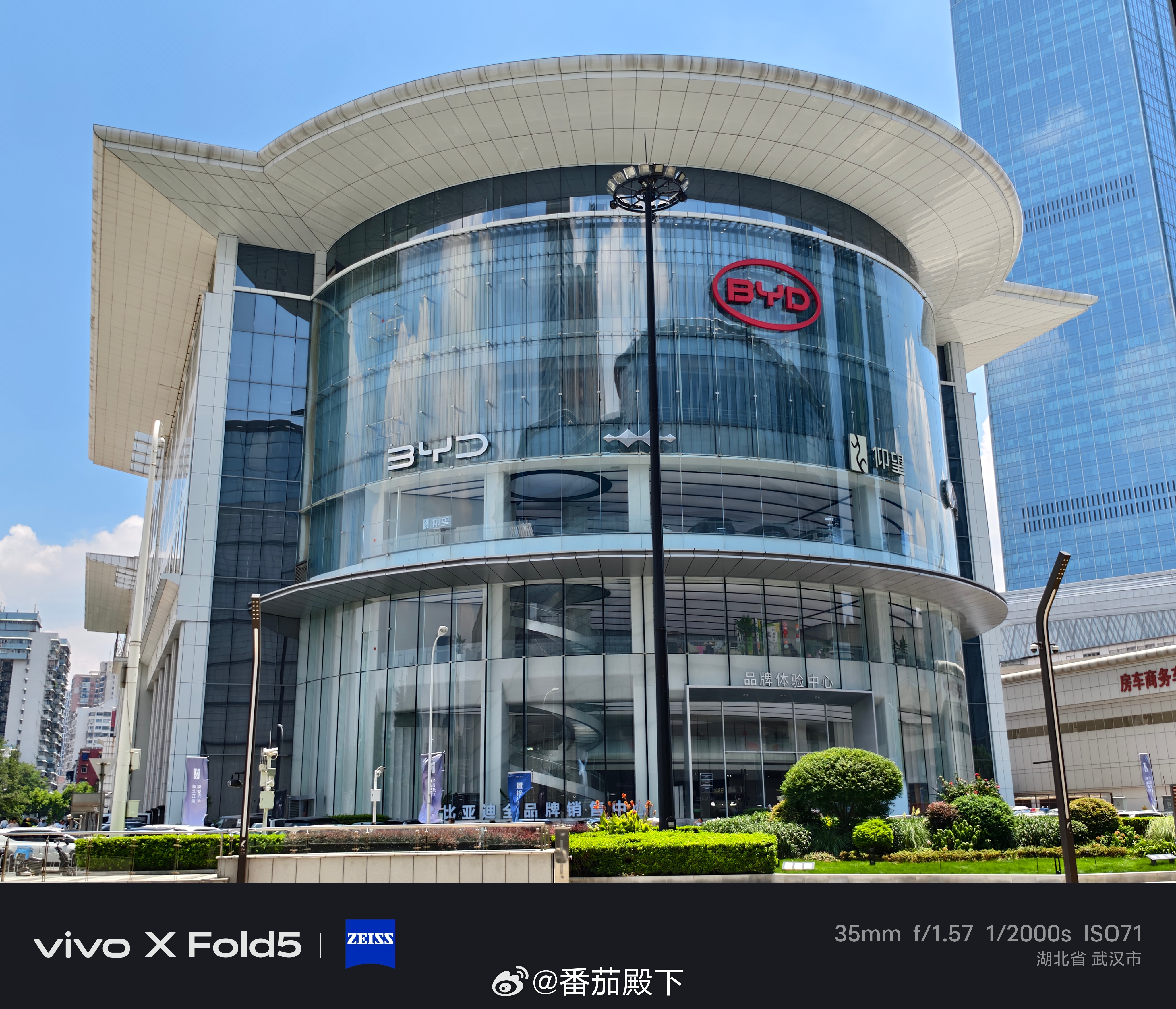 比亚迪全品牌……这家店牛逼！是不是所谓的迪空间？[嘻嘻][嘻嘻][嘻嘻]  ​​