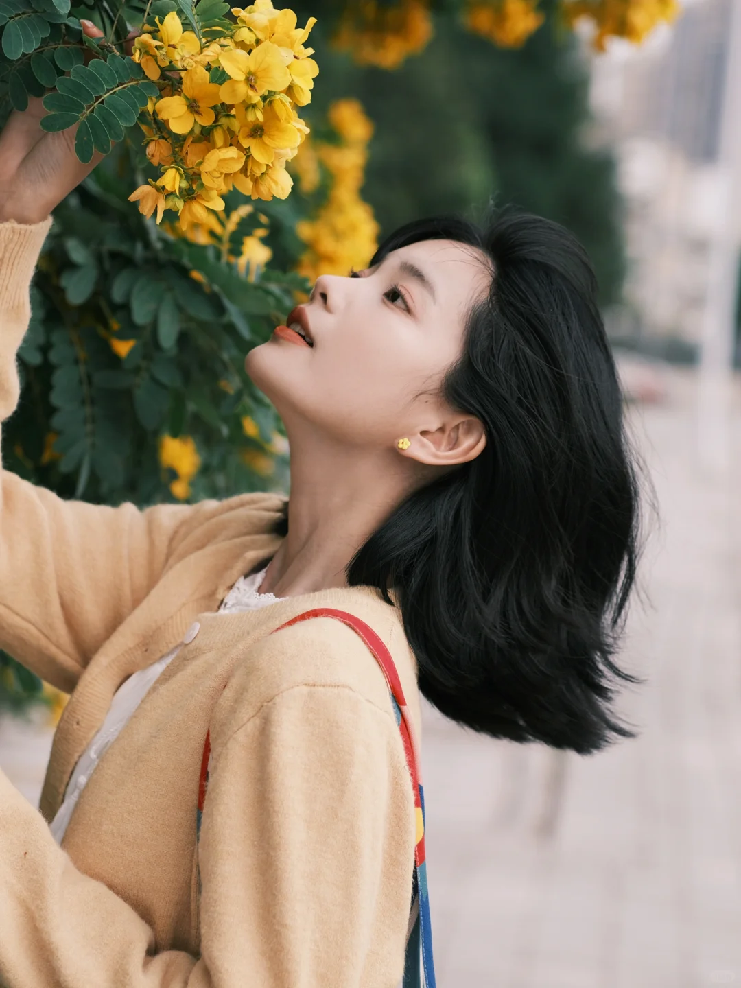 故事的小黄花🌼阴天用富士拍出清冷氛围🎞️