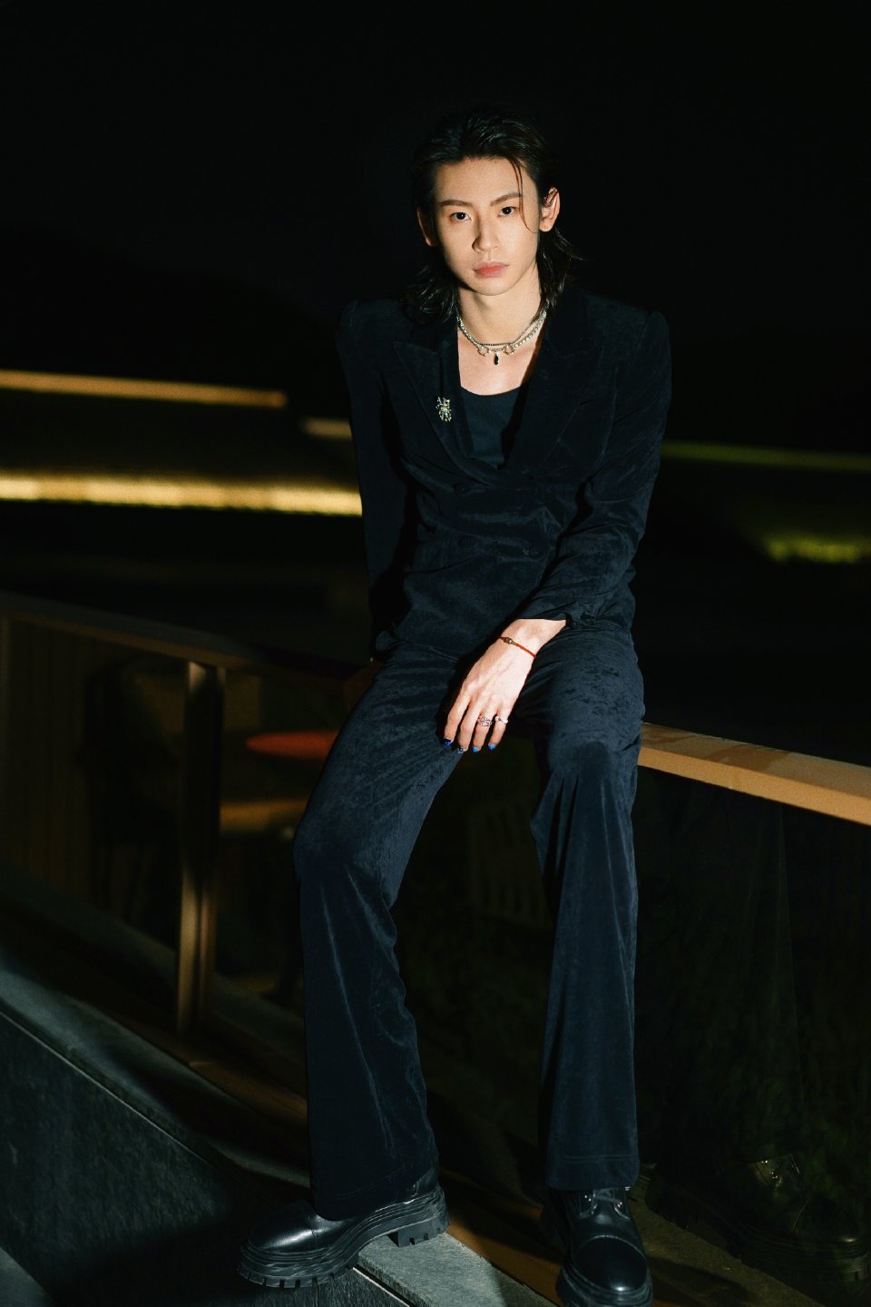 小鬼直播 谁还没看小鬼直播？对粉丝超真诚，新巡演透露是大场面！新歌好听哭了，大专