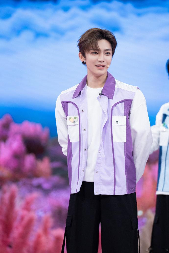 侯明昊你好星期六猫耳造型侯明昊你好星期六猫耳造型，六六山猫妖小侯上线 