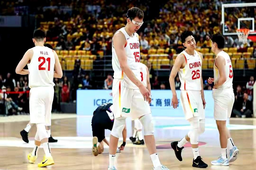 中国男篮输在哪？不是赵睿伤了，不是没带徐杰，不是胡明轩一球未进，而是，这支球队没