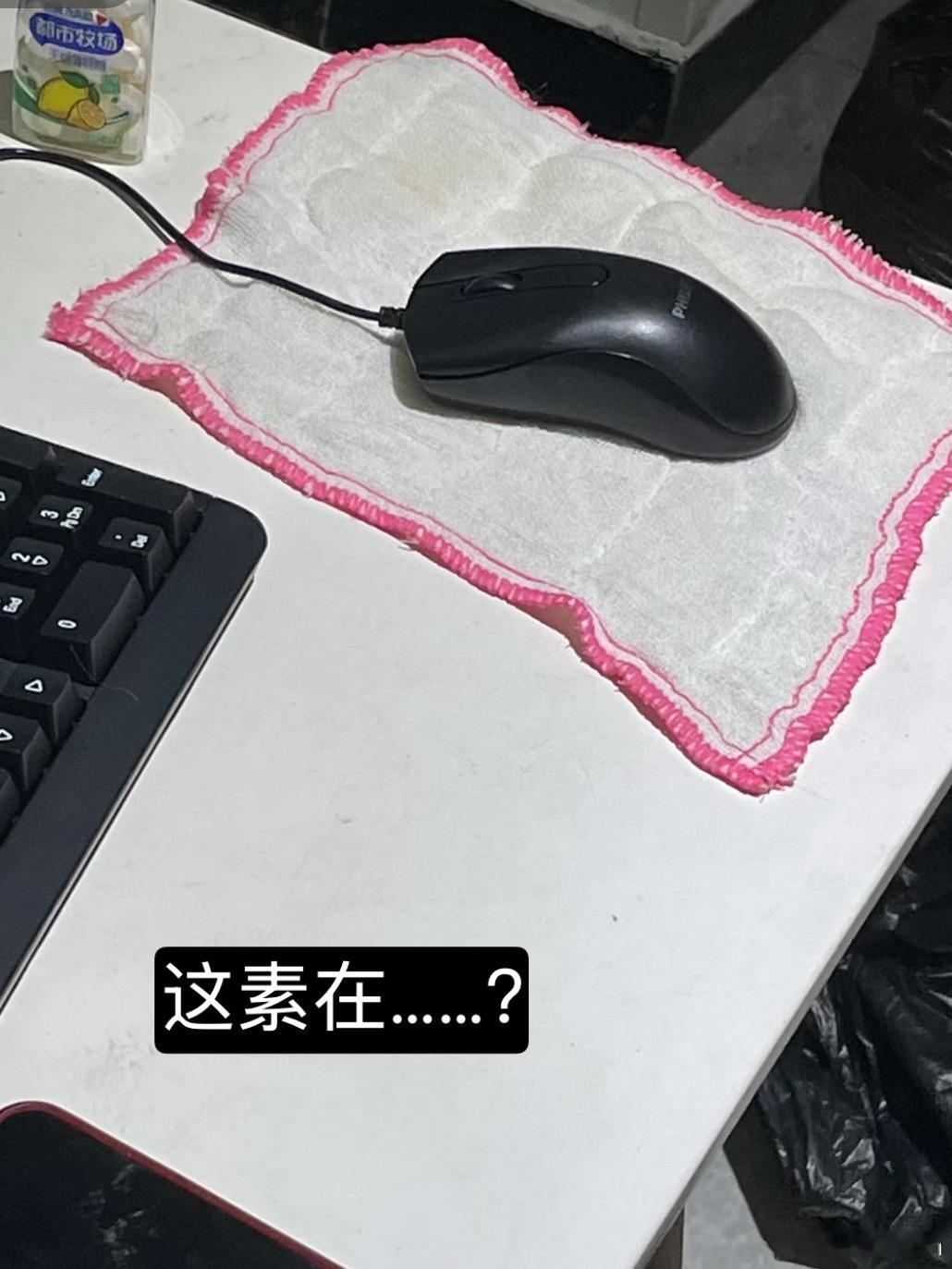 求打工人的精神状态/今天来公司加班看见我同事的鼠标垫..太权威太权威了！她甚至还