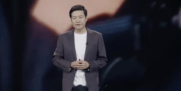 雷军说不少车厂摸着理想过河 雷军在演讲中多次提到了理想汽车。他的原话是这样的：-