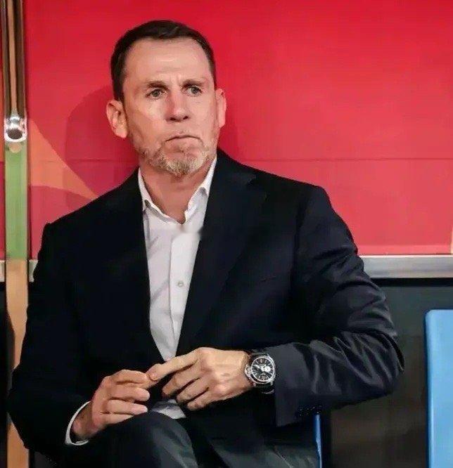 中国足协最近做了件聪明事，就是悄悄决定，由久尔杰维奇代理国足主帅。不再请什大帅名