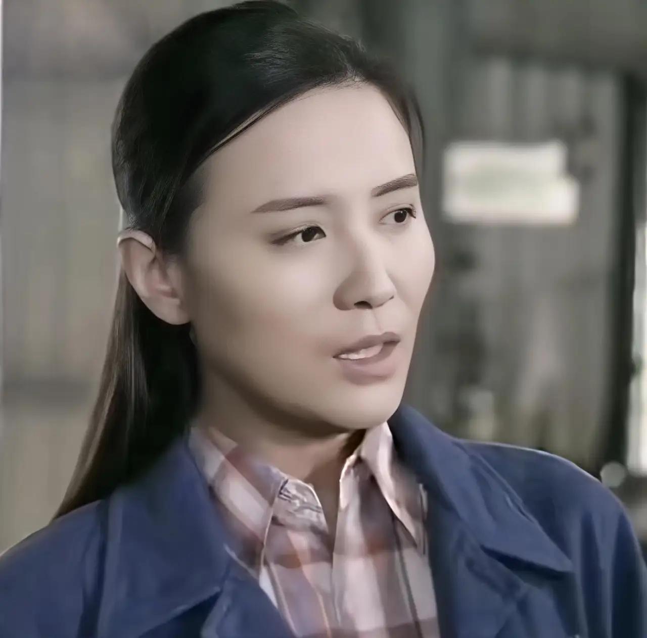 你觉得宋佳是一个怎样的人一个知性的好演员！她跟张嘉译合作的《悬崖》印象深刻！