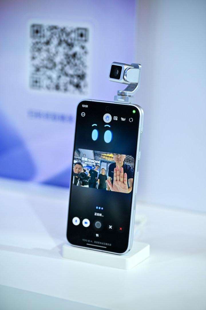在2026世界人工智能大会期间，荣耀宣布Robot Phone正式开启预约。此前