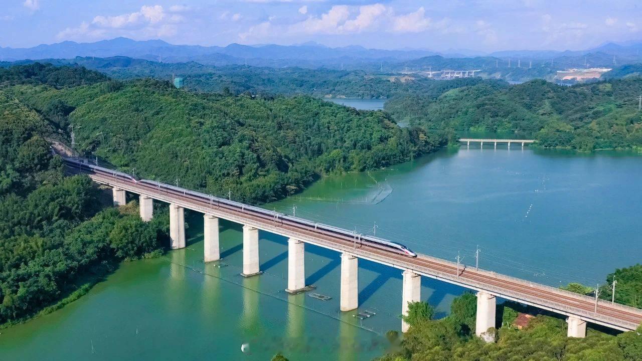 铁路,晚安 我需要，最狂的风，和最静的海。晚安~ 