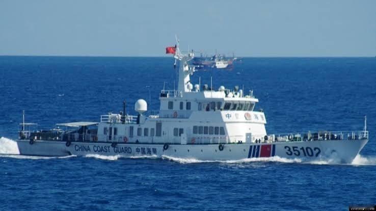 7月7日东海再起对峙：日本“瑞宝丸”被中方点名，中日海警各称驱离对方

一艘渔船