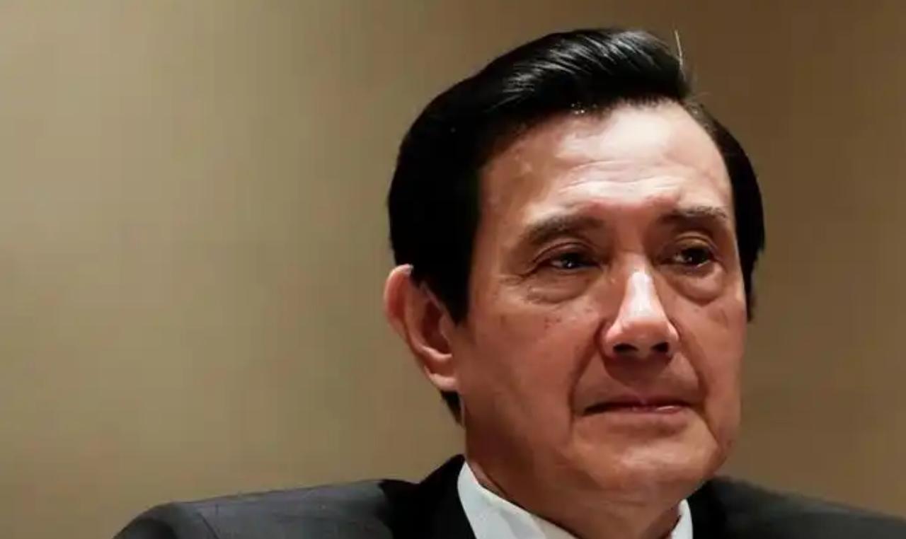 马英九的一句话，在两岸炸开。他说：“若大陆统一不和平、不民主，台湾人绝不接受”。