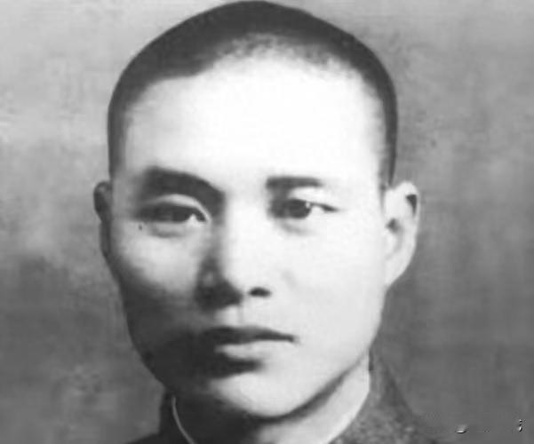1980年的时候，沈醉终于和前妻见了一面，没想到前妻凑过来小声跟他说：你今天真是