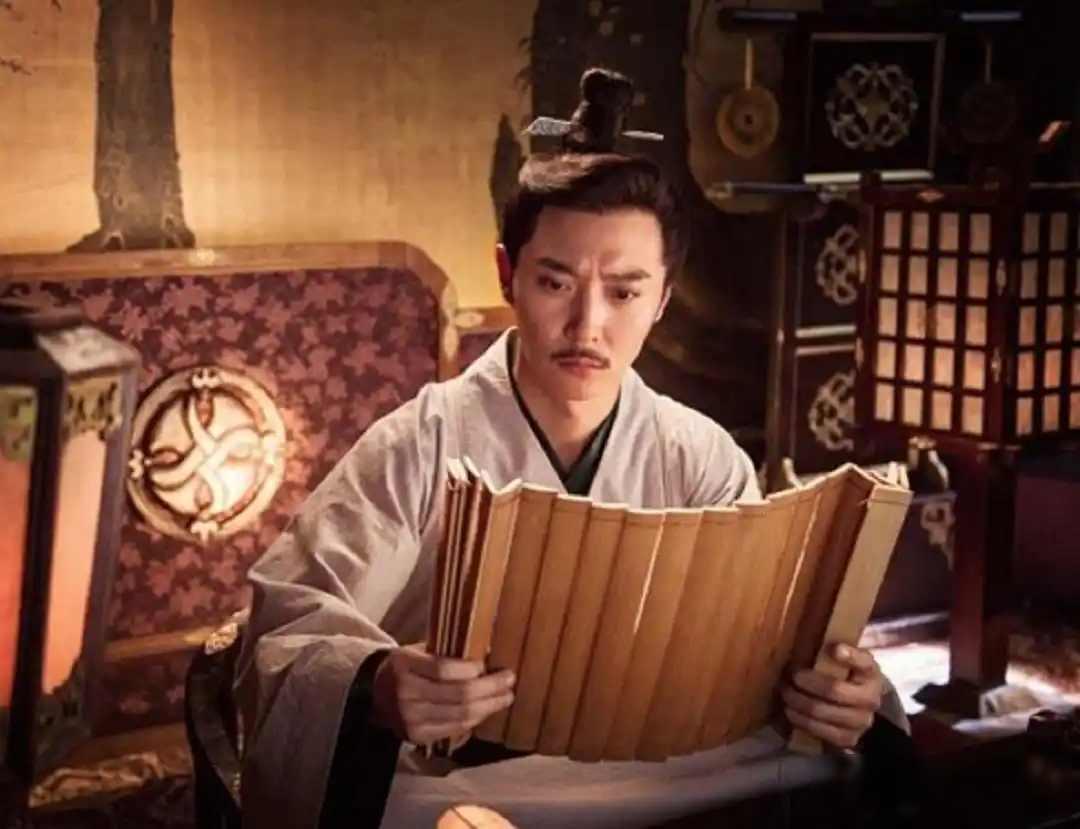 462万户到890万户，行政开支砍掉四分之三，突厥可汗跪着喊"圣人"——这是隋文