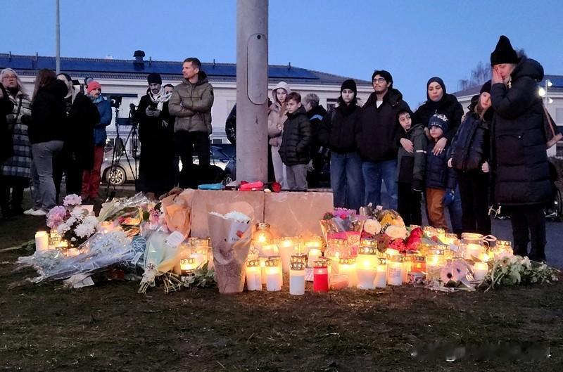 加拿大降半旗悼念校园枪击案遇难者 加拿大降半旗悼念校园枪击案遇难者，这一幕让人痛