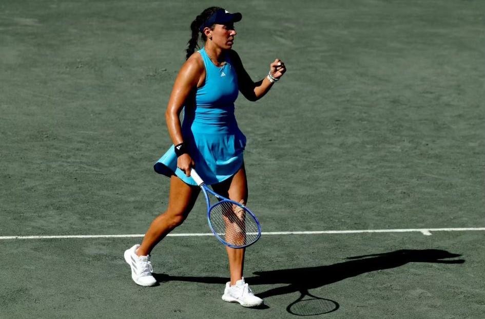 佩古拉6:4、5:7、6:3总比分2:1击败约维奇，成功晋级到查尔斯顿500的决